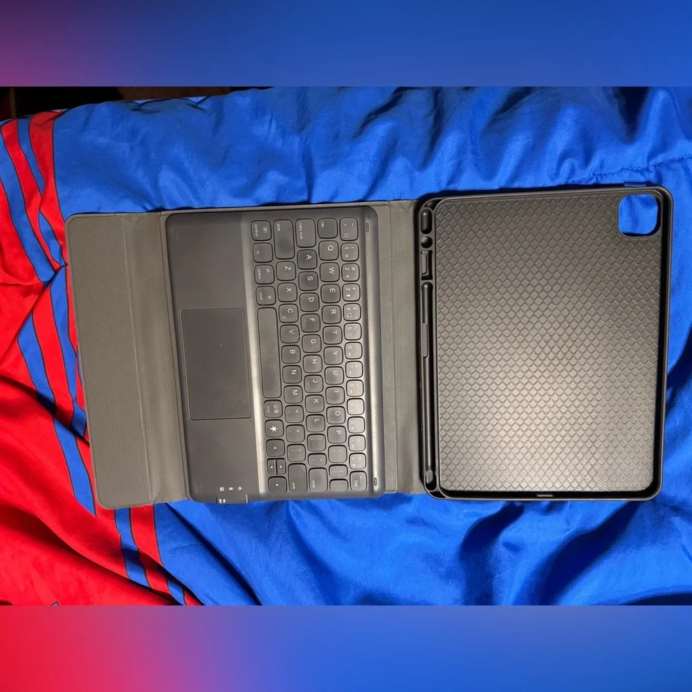 iPad Case with Wireless Detachable Keyboard